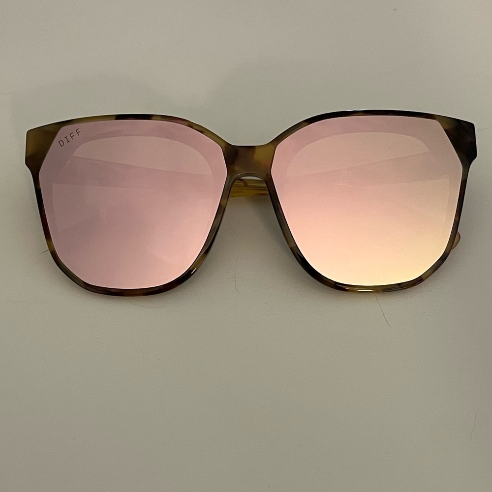 DIFF Gia Honey Tortoise Frame with Mirrored Lenses.   LIKE NEW!!